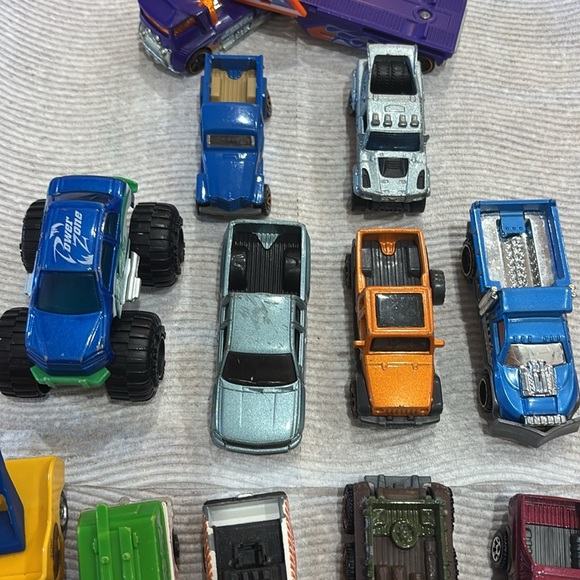 Hot Wheels, Matso, Matchbox trucks Lot Of 16 total - Picture 3 of 4